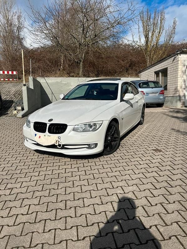 Gebraucht BMW 330 245 PS (180 kW) 2012 Weiß Coupé