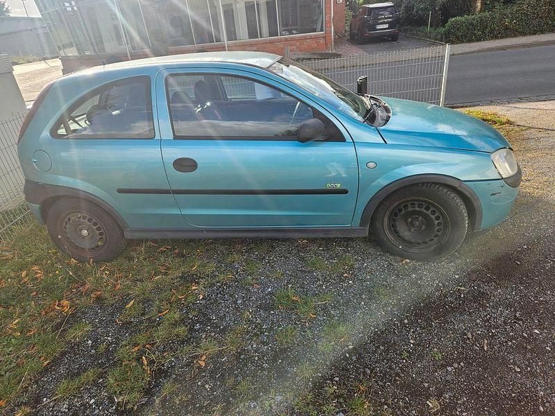 Grün Gebraucht 2001 Opel Corsa Eco Limousine | 1.450 € (Fairer Preis) - Bild 1/4