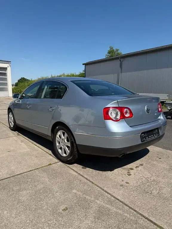Gebraucht VW Passat Comfortline 116 PS (85 kW) 2005 Blau Limousine