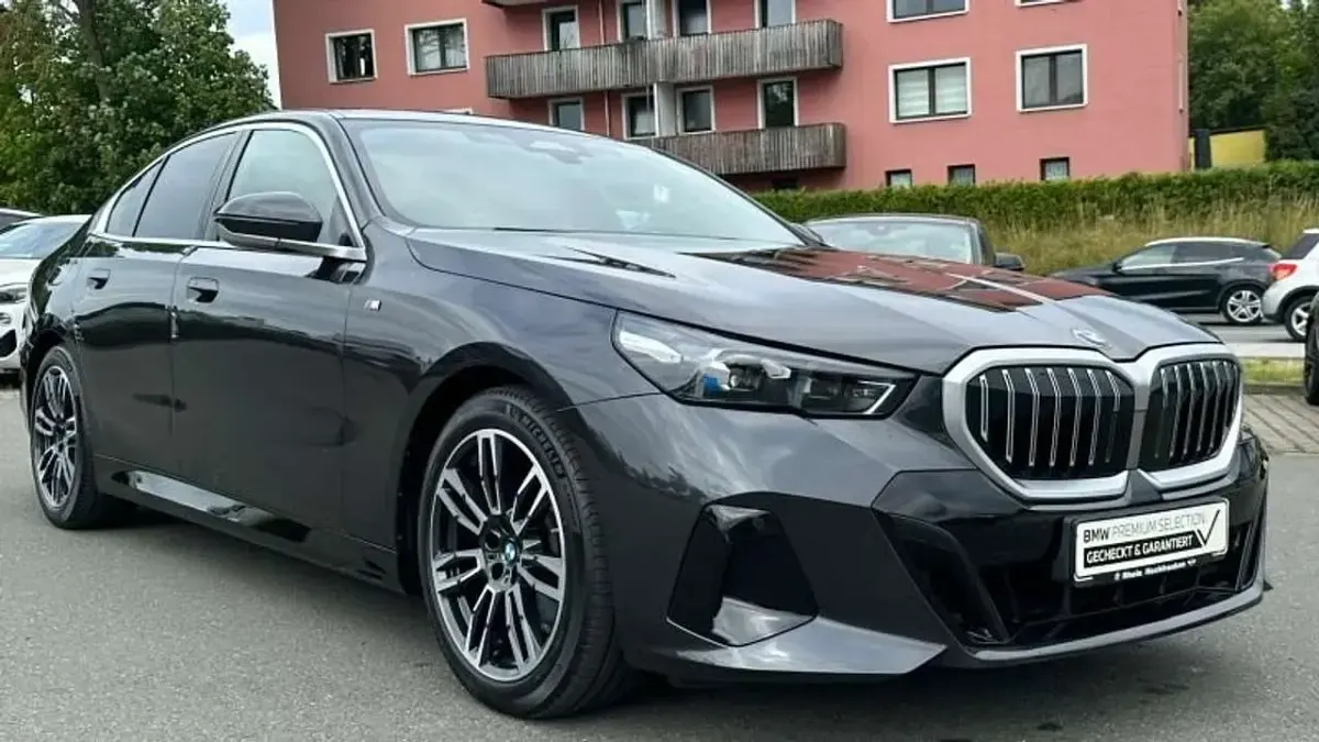 Gebraucht BMW 520 M Sport 197 PS (144 kW) 2024 Schwarz Limousine