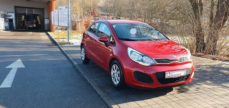 Gebraucht Kia Rio Edition 7 86 PS (63 kW) 2014 Rot Limousine