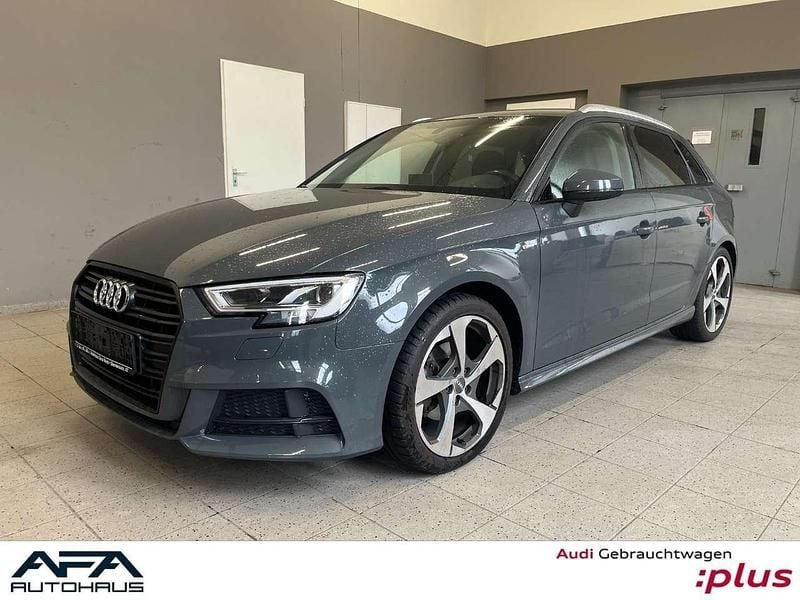 Nanograu metallic Gebraucht 2018 Audi A3 Sportback Sport Limousine | 20.878 € (Teuer) - Bild 1/4
