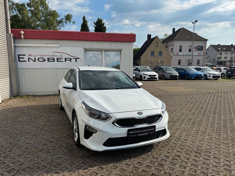 Weiß Gebraucht 2020 Kia Ceed Comfort Limousine | 16.990 € (Fairer Preis) - Bild 1/4