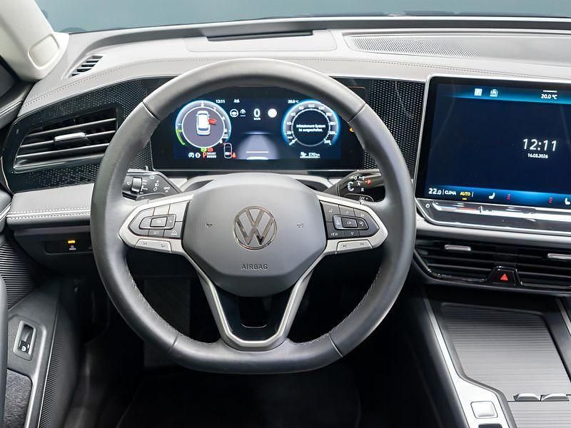 Gebraucht VW Passat 150 PS (110 kW) 2025 Silber Kombi