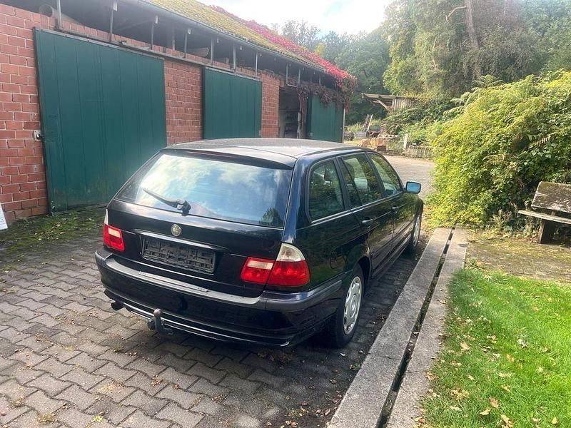 Gebraucht BMW 318 118 PS (86 kW) 2000 Schwarz Kombi