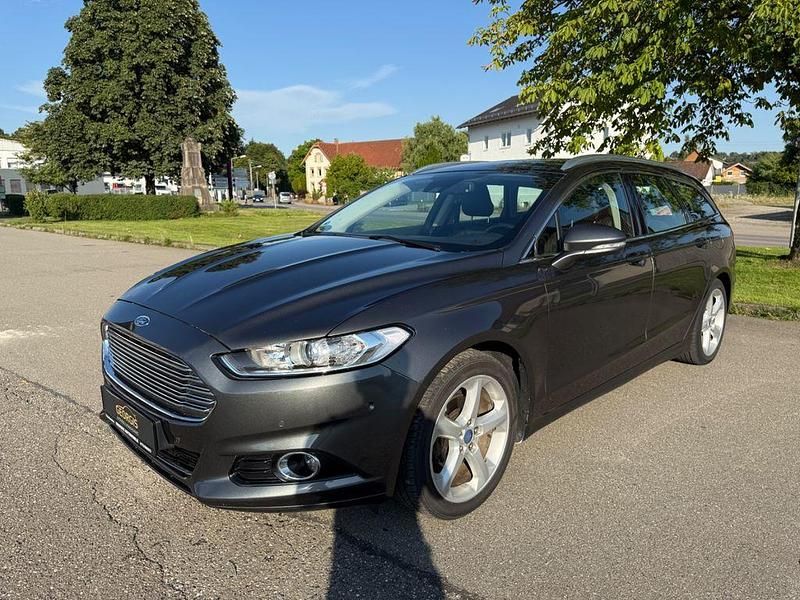 Gebraucht Ford Mondeo Titanium 179 PS (131 kW) 2015 Grau Limousine