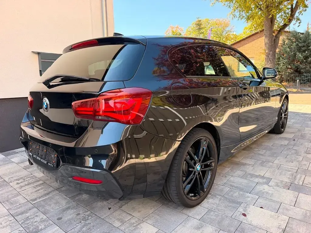 Gebraucht BMW 118 Performance 136 PS (100 kW) 2018 Schwarz Limousine