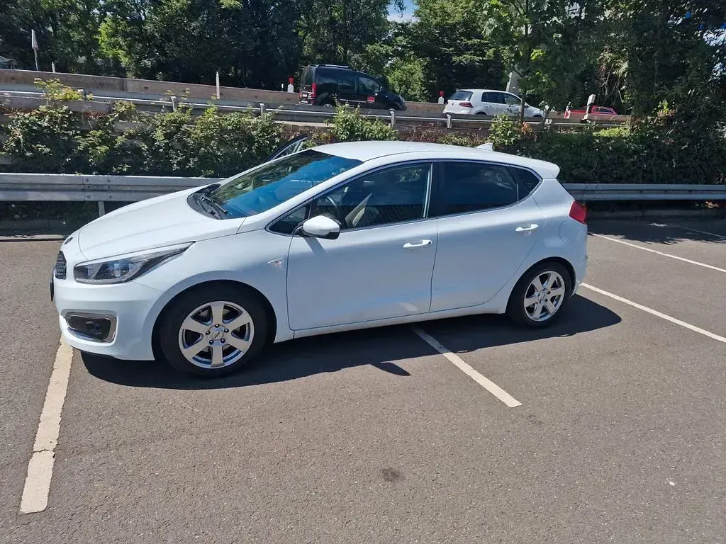 Gebraucht Kia Ceed 136 PS (100 kW) 2017 Weiß Kleinwagen