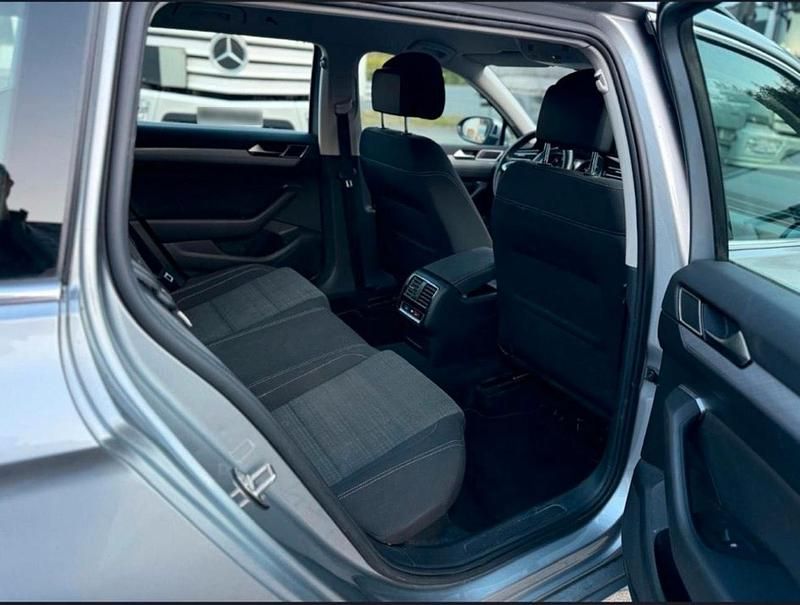 Gebraucht VW Passat 200 PS (147 kW) 2021 Silber Kombi