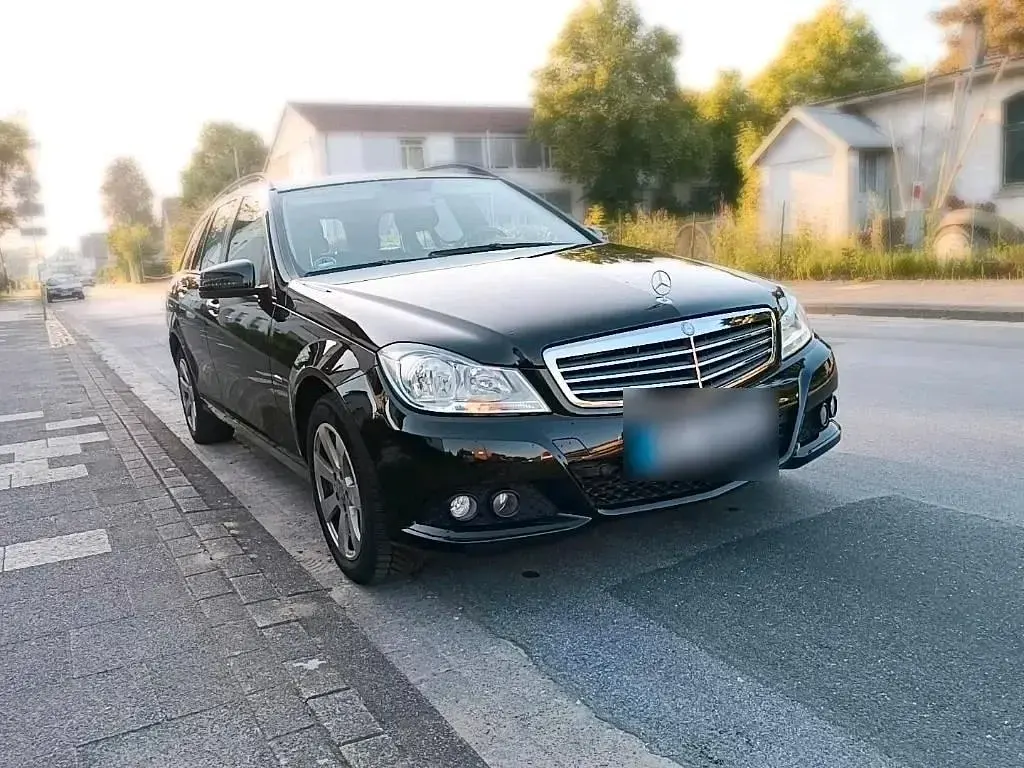 Gebraucht Mercedes C180 120 PS (88 kW) 2012 Schwarz Kombi