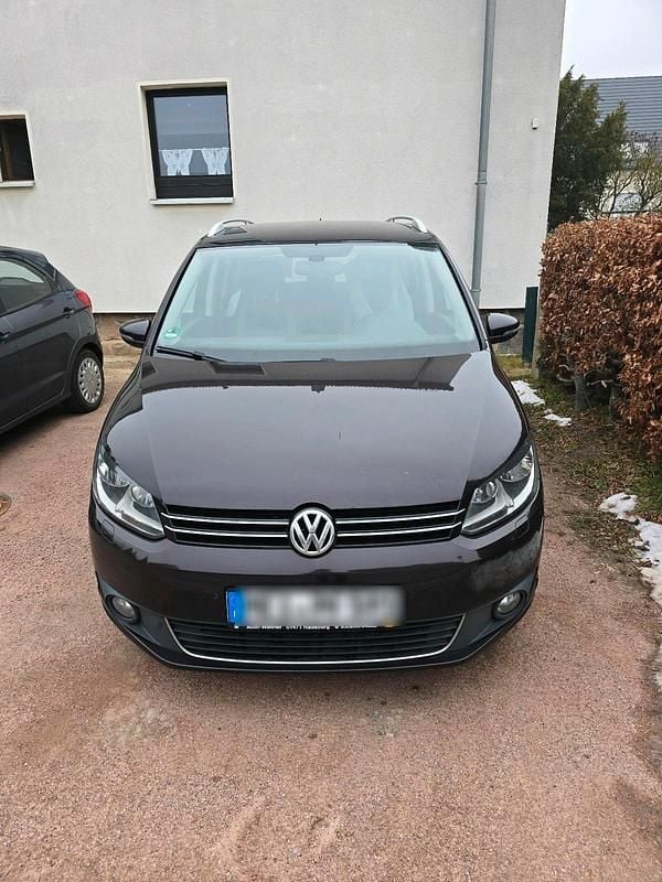 Rot Gebraucht 2013 VW Touran Van / Kleinbus | 5.500 € (Fairer Preis) - Bild 1/4