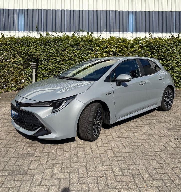 Grau Gebraucht 2021 Toyota Corolla Team Limousine | 22.100 € (Guter Preis) - Bild 1/4