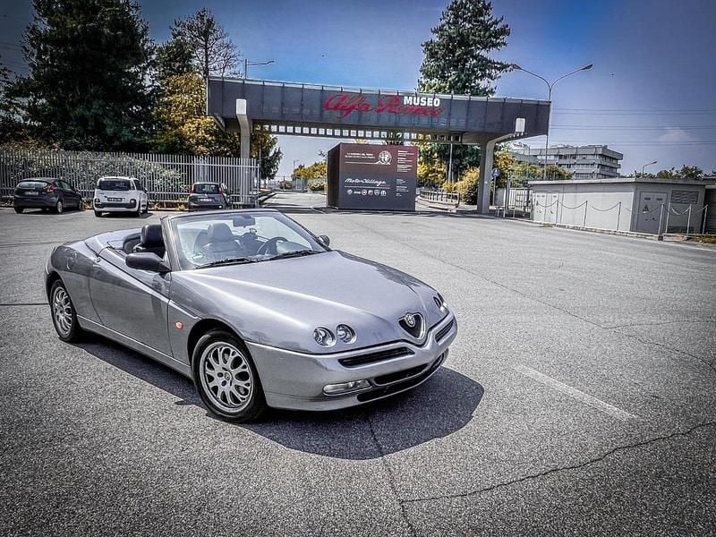 Gebraucht Alfa Romeo Spider 155 PS (114 kW) 2000 Grau Cabrio