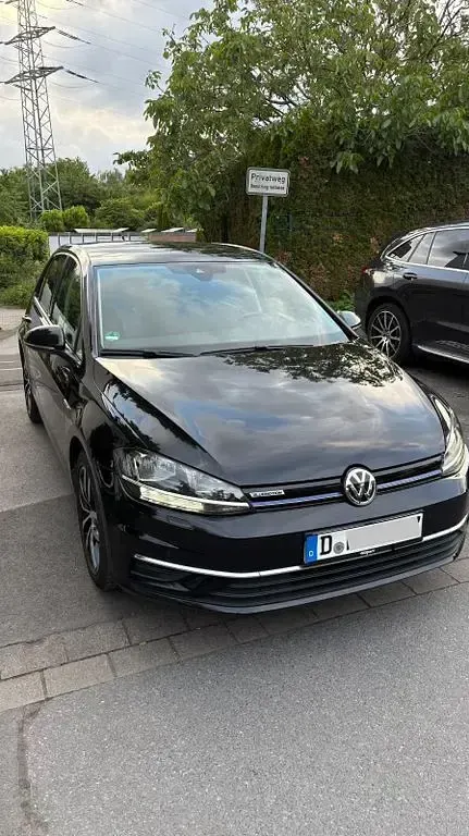 Gebraucht VW Golf VII IQ Drive 131 PS (96 kW) 2019 Schwarz Limousine