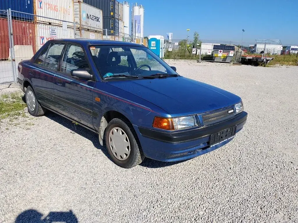 Gebraucht Mazda 323 84 PS (61 kW) 1990 Blau Limousine