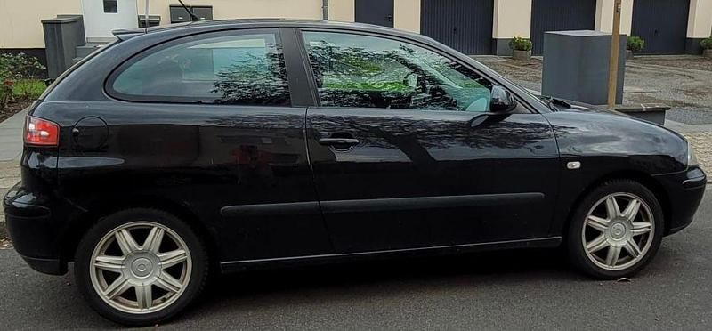 Schwarz Gebraucht 2005 Seat Ibiza Sport Limousine | 1.898 € (Fairer Preis) - Bild 1/4