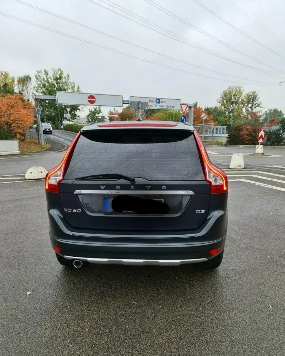 Gebraucht Volvo XC60 Momentum 136 PS (100 kW) 2015 Grau SUV