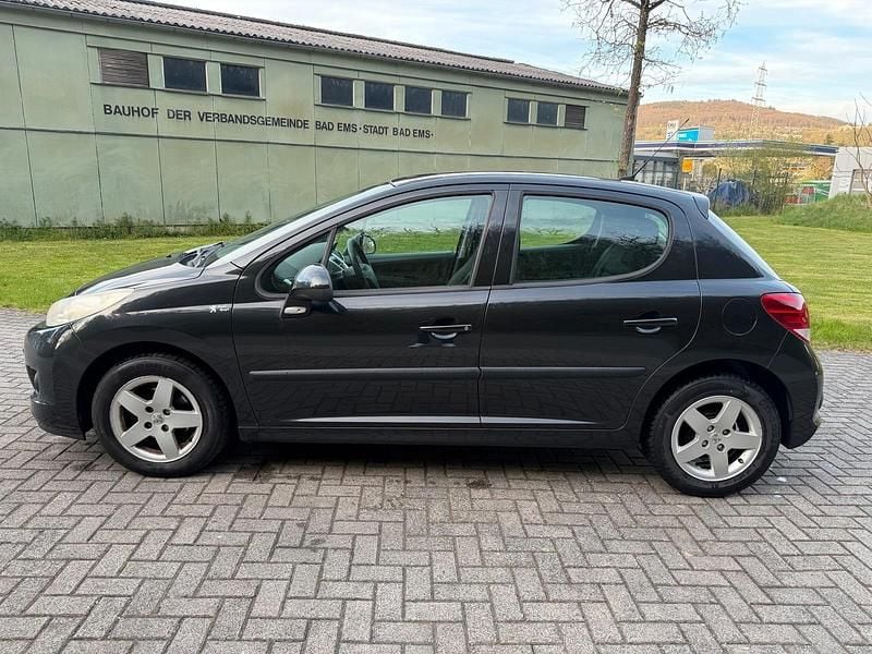 Gebraucht Peugeot 207 116 PS (85 kW) 2010 Schwarz Kleinwagen