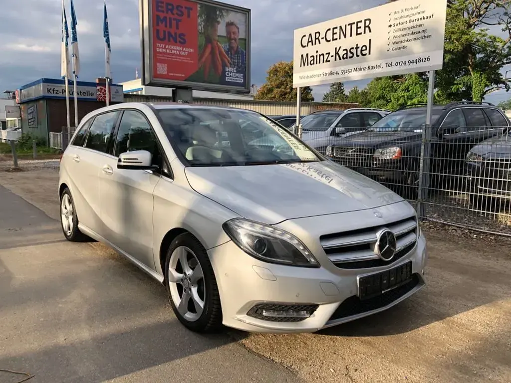 Gebraucht Mercedes B200 156 PS (114 kW) 2013 Silber Van / Kleinbus