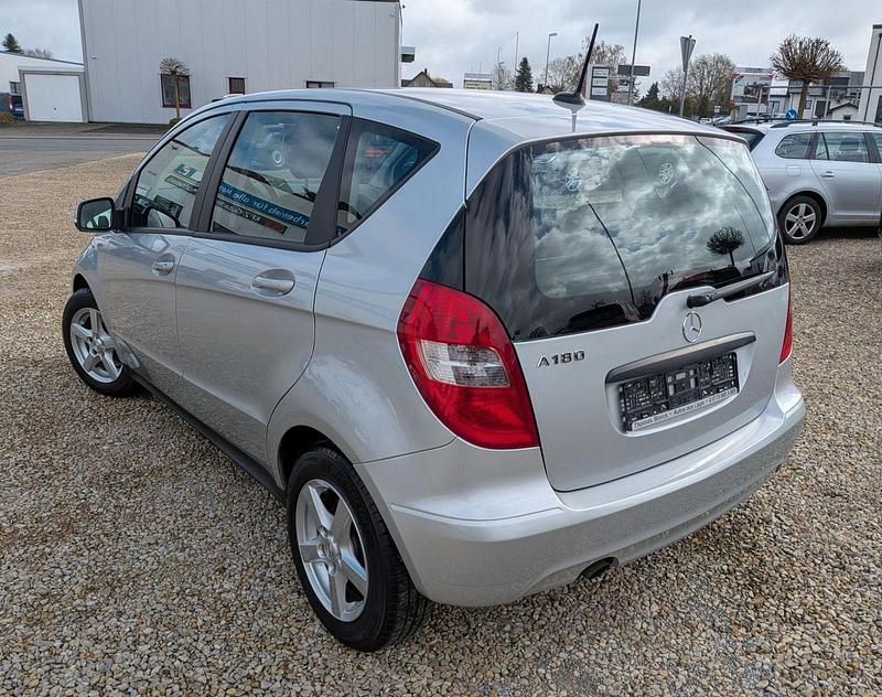 Gebraucht Mercedes A180 116 PS (85 kW) 2011 Silber Kleinwagen