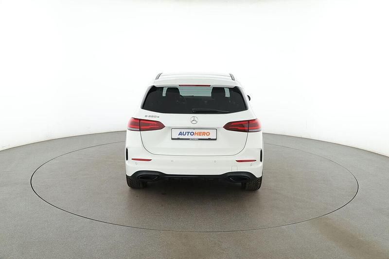 Gebraucht Mercedes B250e AMG line 102 PS (75 kW) 2020 Weiß Van / Kleinbus