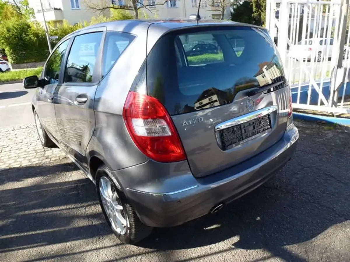 Gebraucht Mercedes A170 Elegance 116 PS (85 kW) 2009 Grau Van / Kleinbus