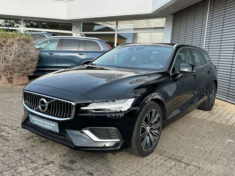 Gebraucht Volvo V60 Inscription 253 PS (186 kW) 2021 Black solid "stone" / solid Kombi