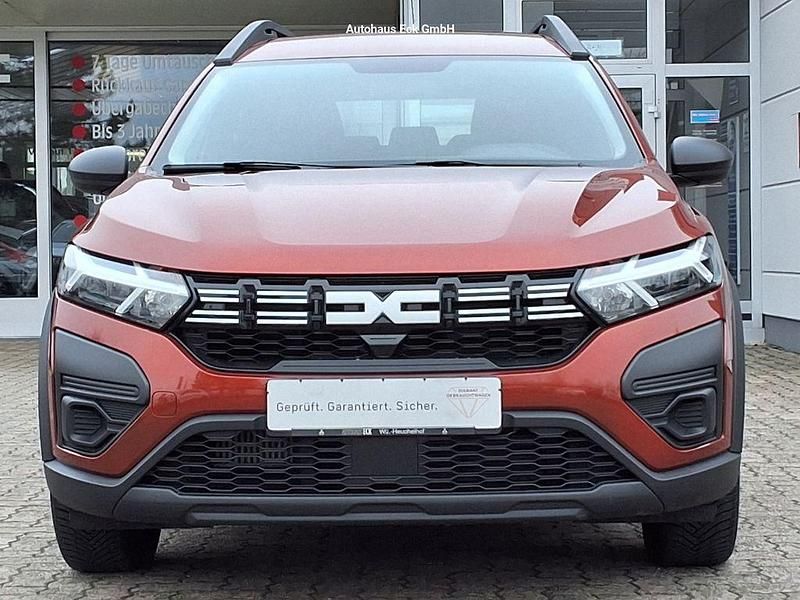 Gebraucht Dacia Jogger Essentiel 110 PS (80 kW) 2024 Braun (metallic) Van / Kleinbus