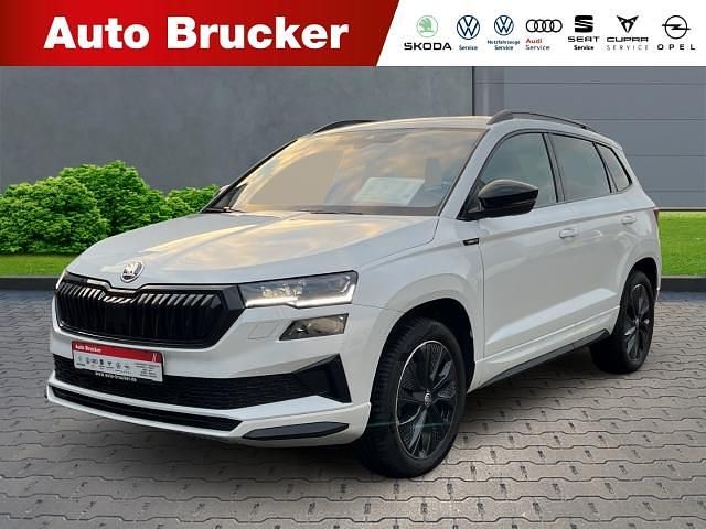 Weiss Gebraucht 2024 Skoda Karoq SportLine SUV | 38.770 € (Etwas zu teuer) - Bild 1/4
