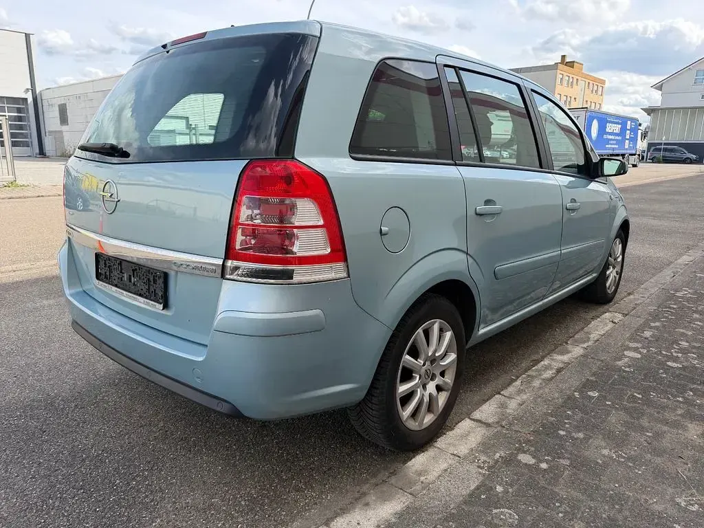 Gebraucht Opel Zafira Edition 150 PS (110 kW) 2009 Silber Van / Kleinbus