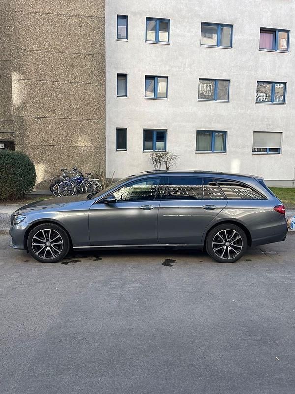 Gebraucht Mercedes E220 194 PS (142 kW) 2017 Grau Kombi