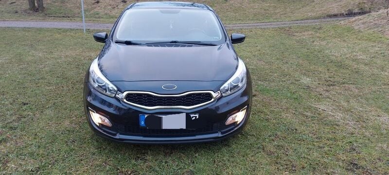 Schwarz Gebraucht 2013 Kia Ceed Limousine | 7.799 € (Superpreis) - Bild 1/4