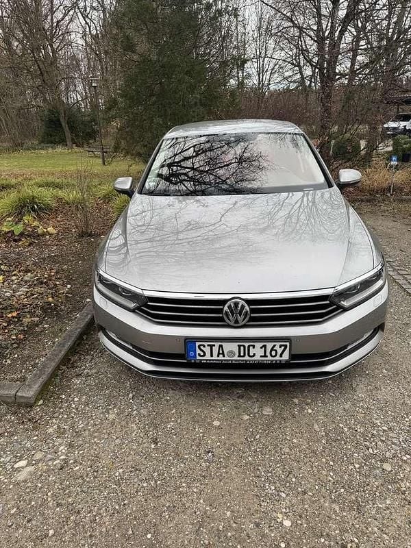 Gebraucht 2015 VW Passat Trendline Limousine | 16.700 € (Teuer) - Bild 1/4