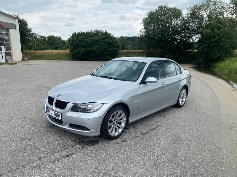 Silber Gebraucht 2007 BMW 320 Sport Line Limousine | 7.999 € - Bild 1/4
