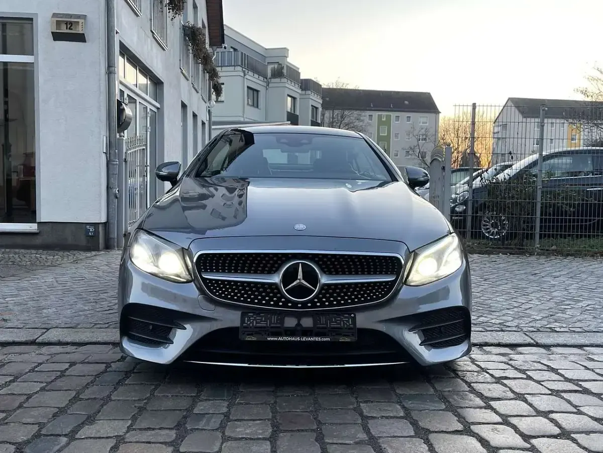 Gebraucht Mercedes E220 AMG 194 PS (142 kW) 2018 Selenitgrau metalliclack Coupé