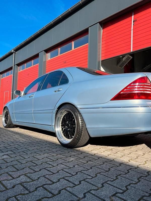 Blau Gebraucht 1999 Mercedes S430 Limousine | 6.500 € - Bild 1/4
