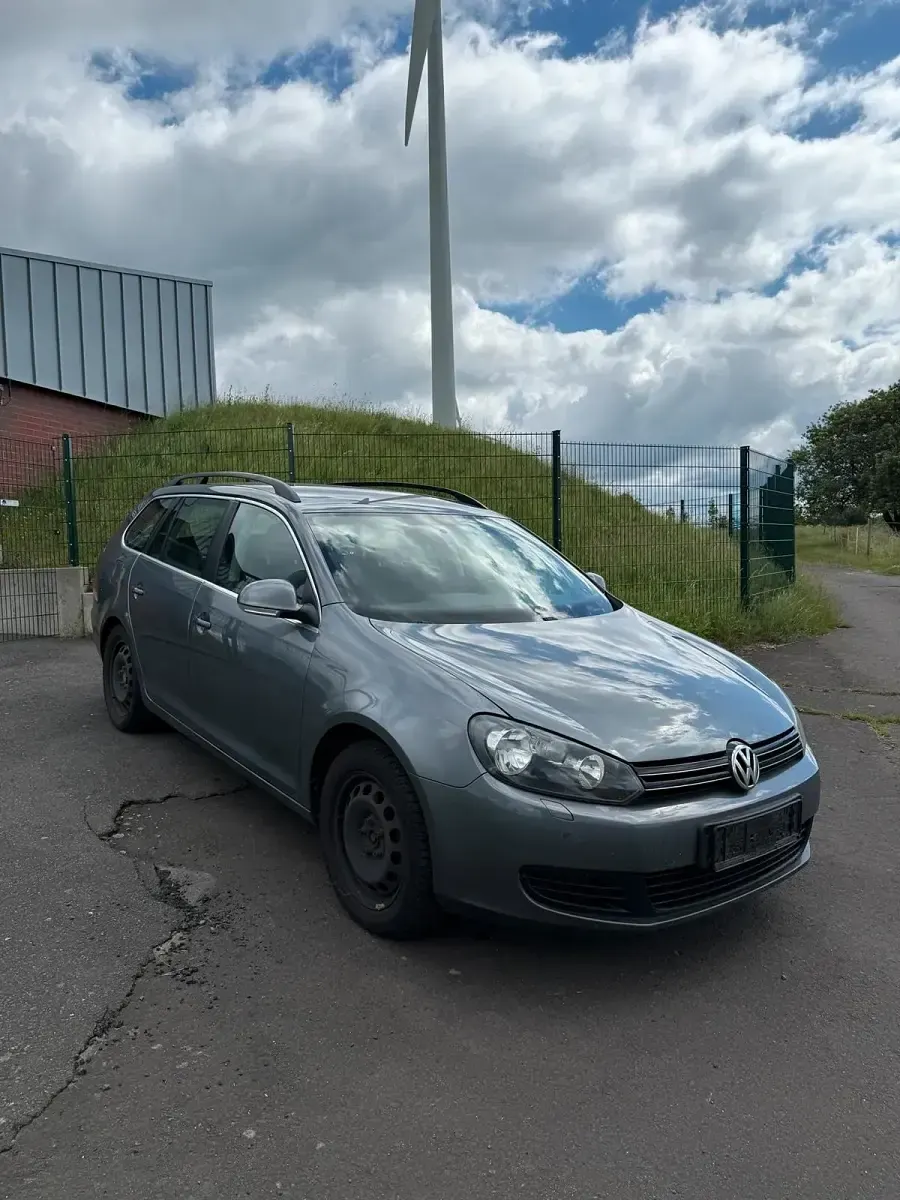 Gebraucht VW Golf VI Comfortline 140 PS (102 kW) 2011 Grau Kleinwagen