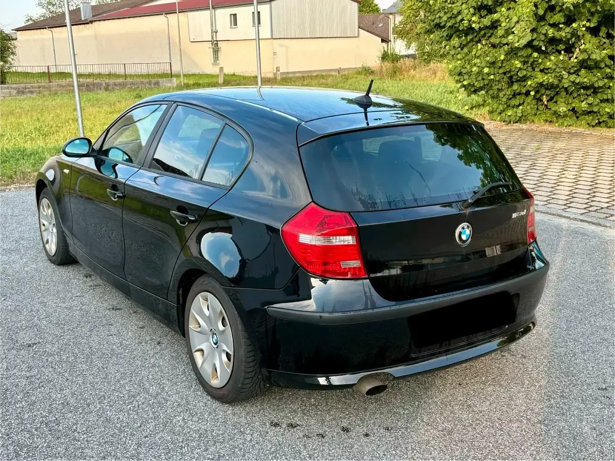 Gebraucht BMW 118 143 PS (105 kW) 2008 Schwarz Kleinwagen