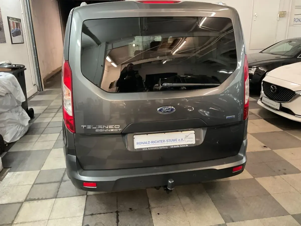 Gebraucht Ford Tourneo 120 PS (88 kW) 2018 Grau Van / Kleinbus