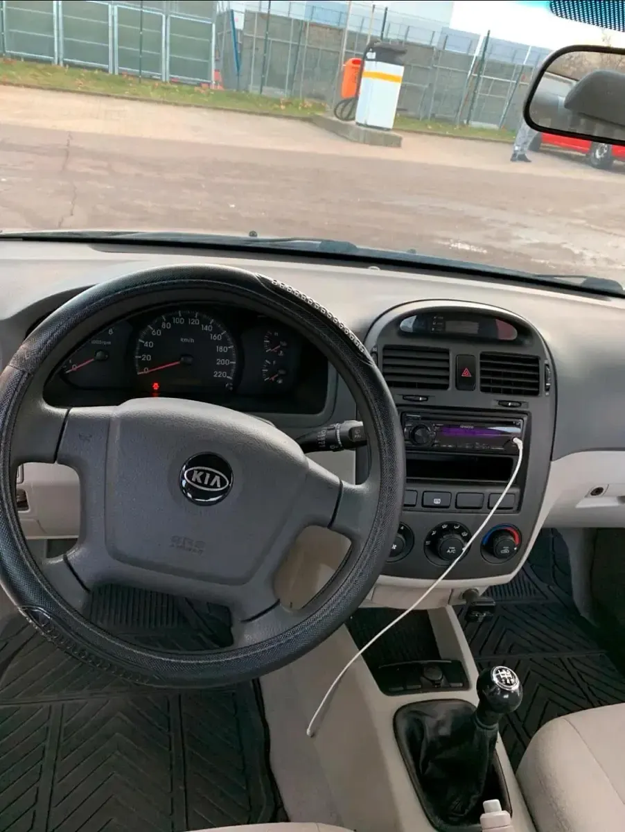 Gebraucht Kia Cerato 106 PS (77 kW) 2005 Gold Limousine