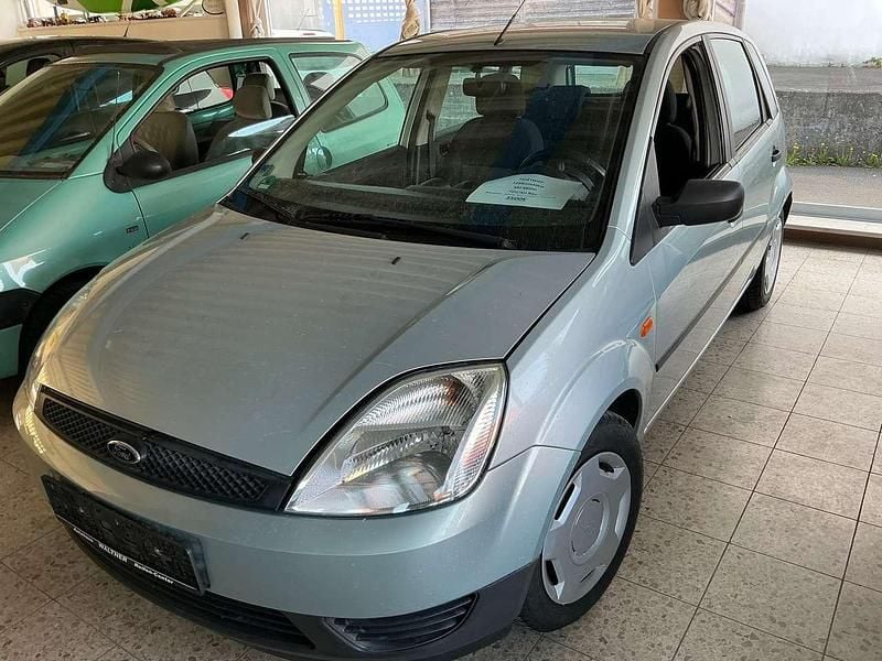 Silber Gebraucht 2004 Ford Fiesta Kleinwagen | 2.650 € (Fairer Preis) - Bild 1/4