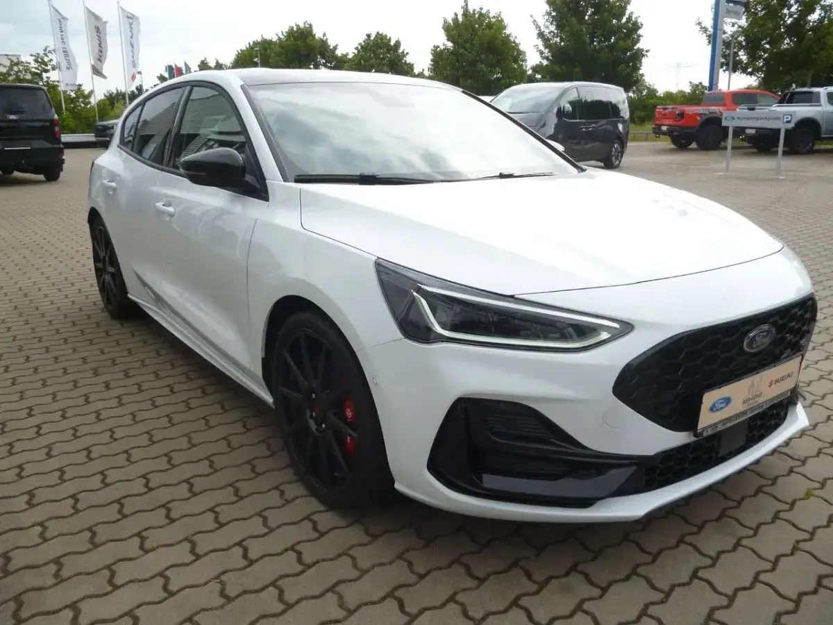 Gebraucht Ford Focus ST 280 PS (205 kW) 2024 Weiß Limousine