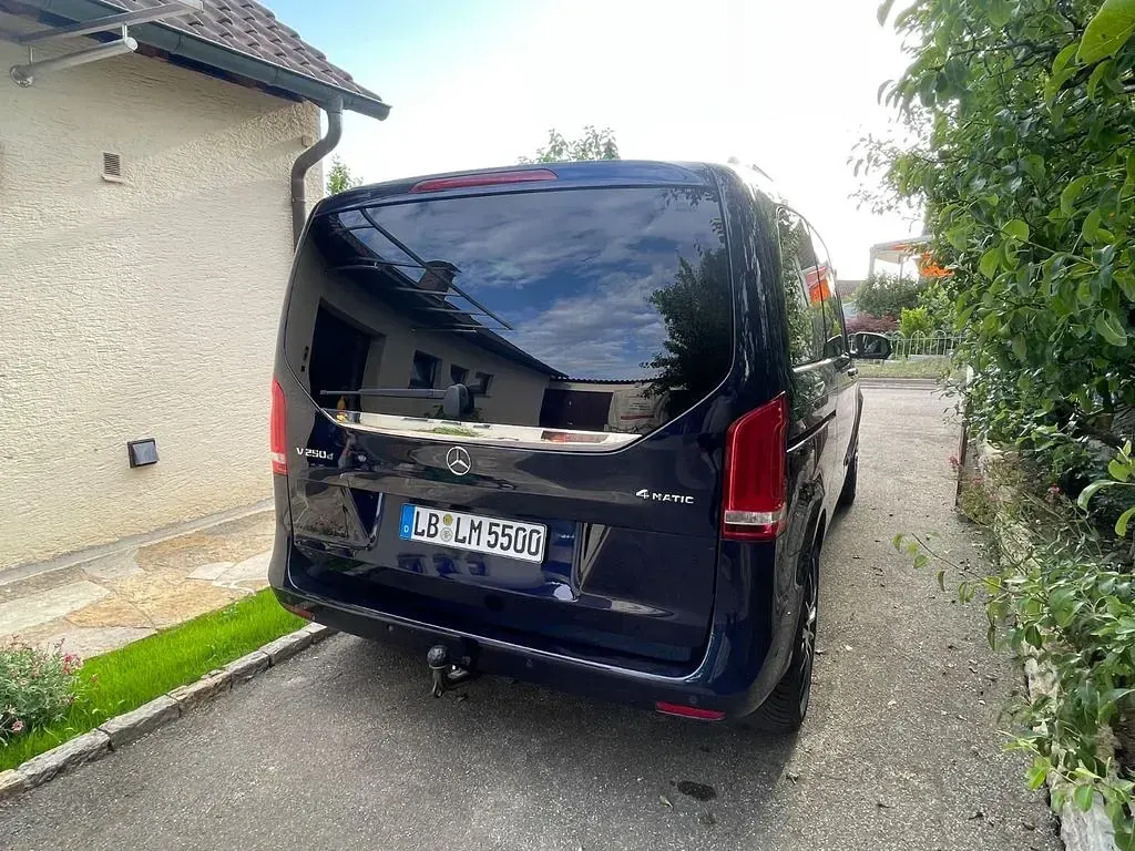 Gebraucht Mercedes V250 Avantgarde 190 PS (139 kW) 2016 Blau Van / Kleinbus