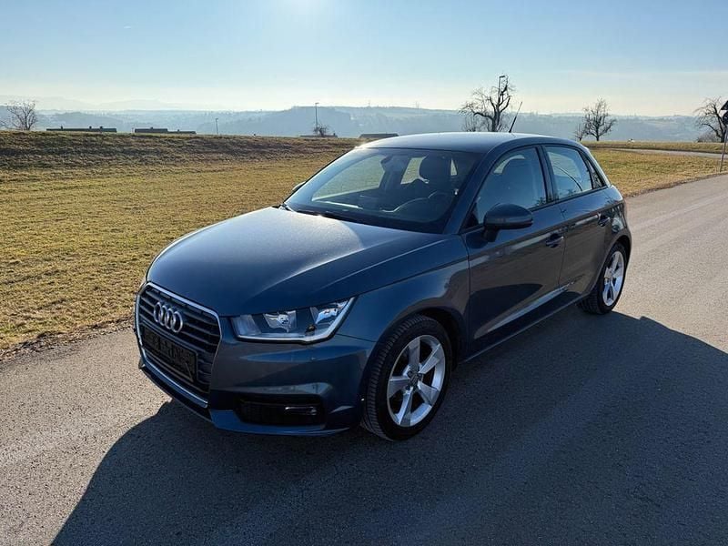 Blau Gebraucht 2018 Audi A1 Sportback Sport Kleinwagen | 9.999 € (Superpreis) - Bild 1/4