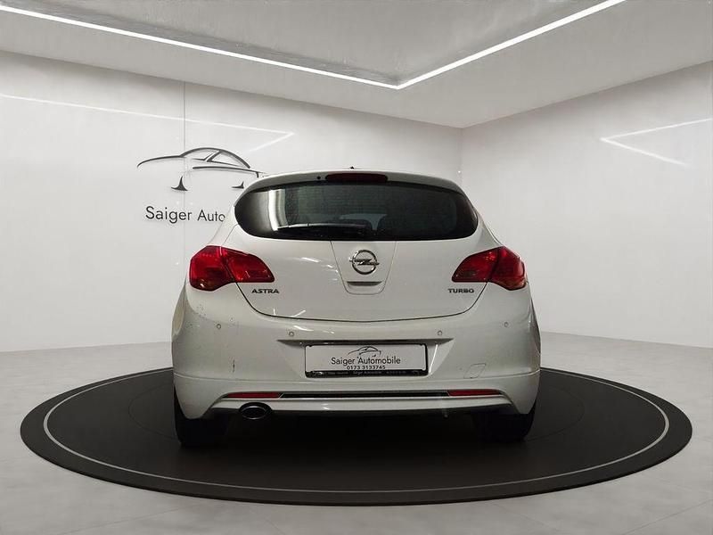 Gebraucht Opel Astra Design Edition 140 PS (102 kW) 2012 Weiß Limousine