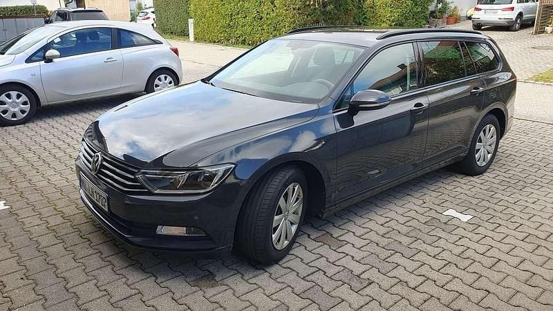 Grau Gebraucht 2019 VW Passat Trendline Kombi | 17.700 € (Fairer Preis) - Bild 1/4