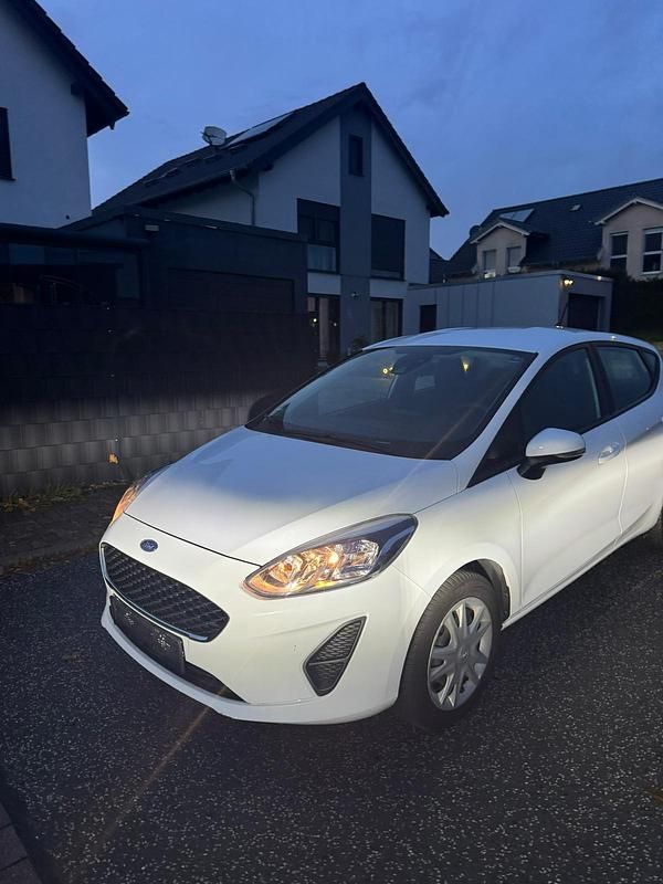Gebraucht Ford Fiesta Cool & Connect 75 PS (55 kW) 2021 Weiß Kleinwagen