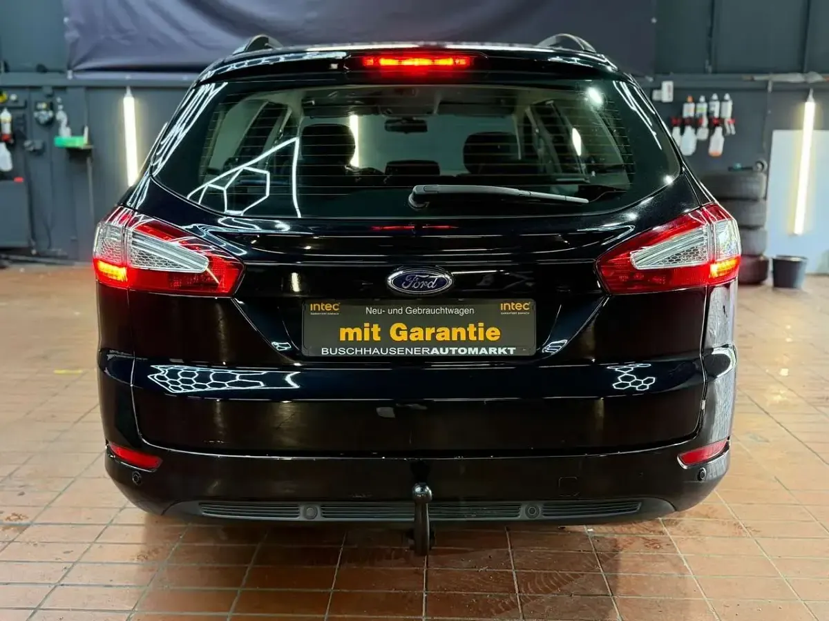 Gebraucht Ford Mondeo Trend 140 PS (102 kW) 2011 Pantherschwarz metallic Kombi