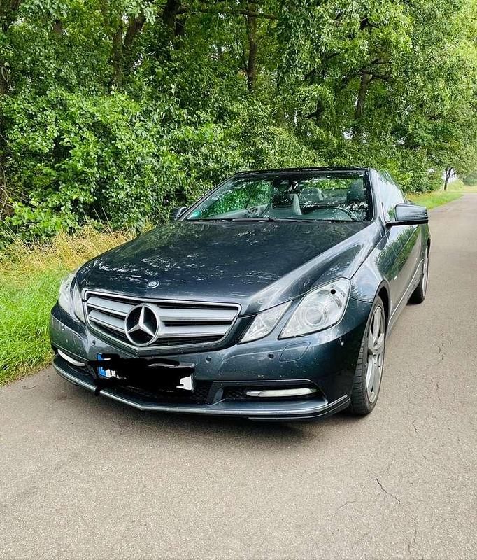 Grau Gebraucht 2012 Mercedes E250 | 20.000 € - Bild 1/4