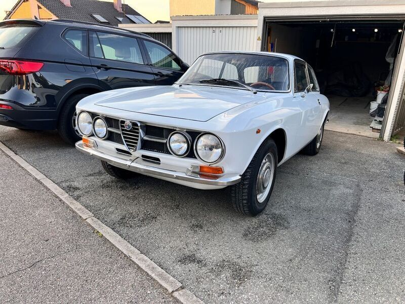 Weiß Gebraucht 1971 Alfa Romeo 1750 Limousine | 36.800 € - Bild 1/4
